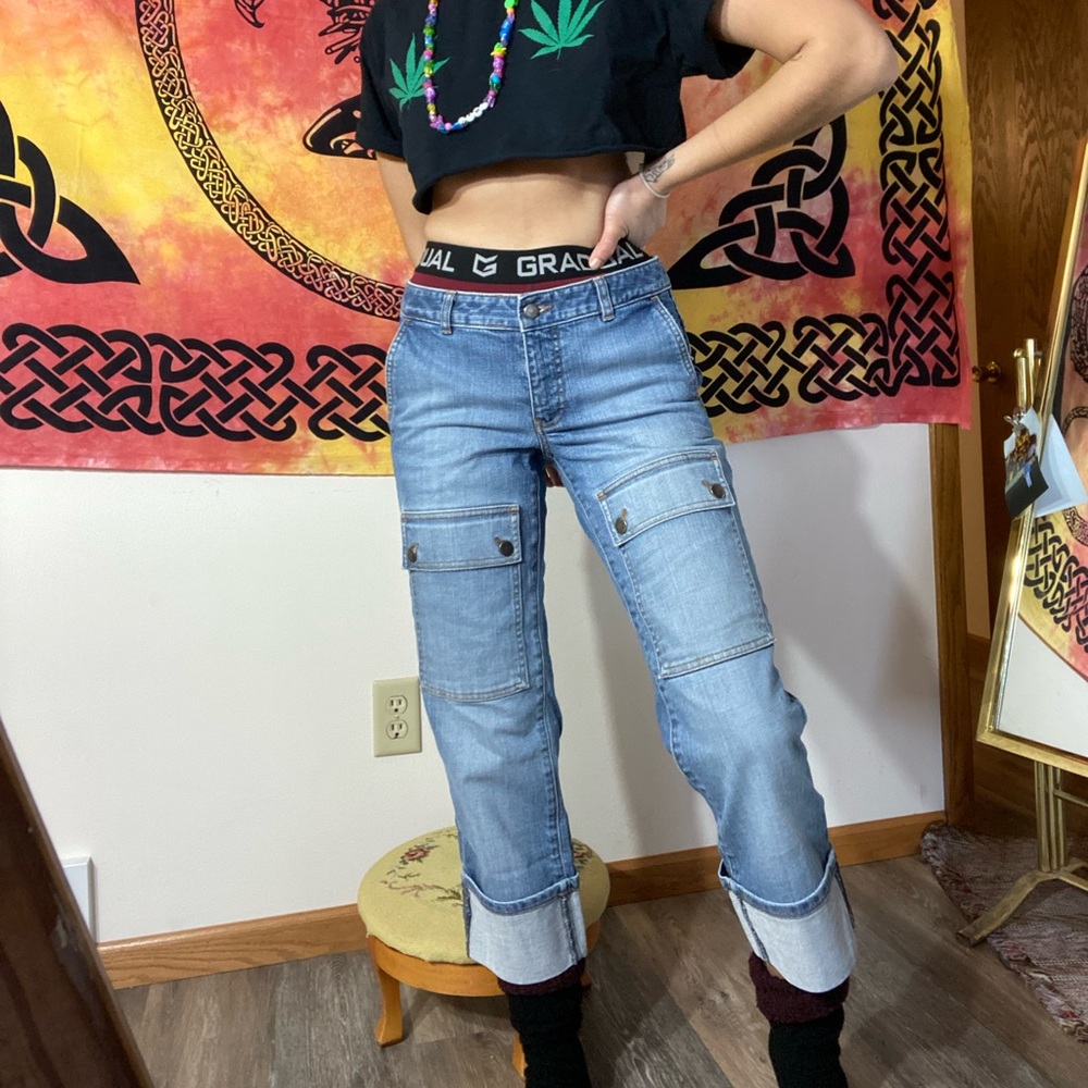 Express mid rise capris with large knee pocket detailing